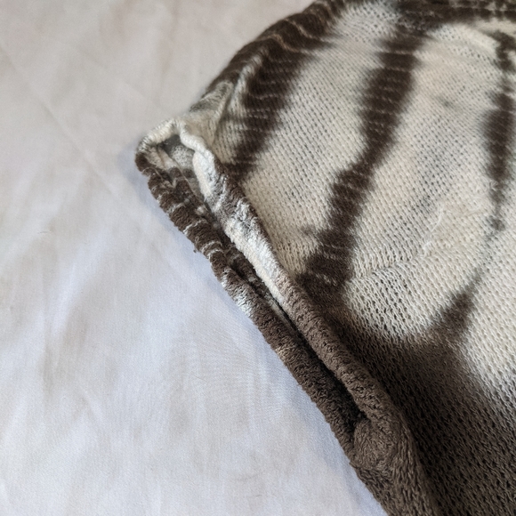 New Directions Rhinestone Detail SharkBite hemline Blouse Large - Picture 4 of 8